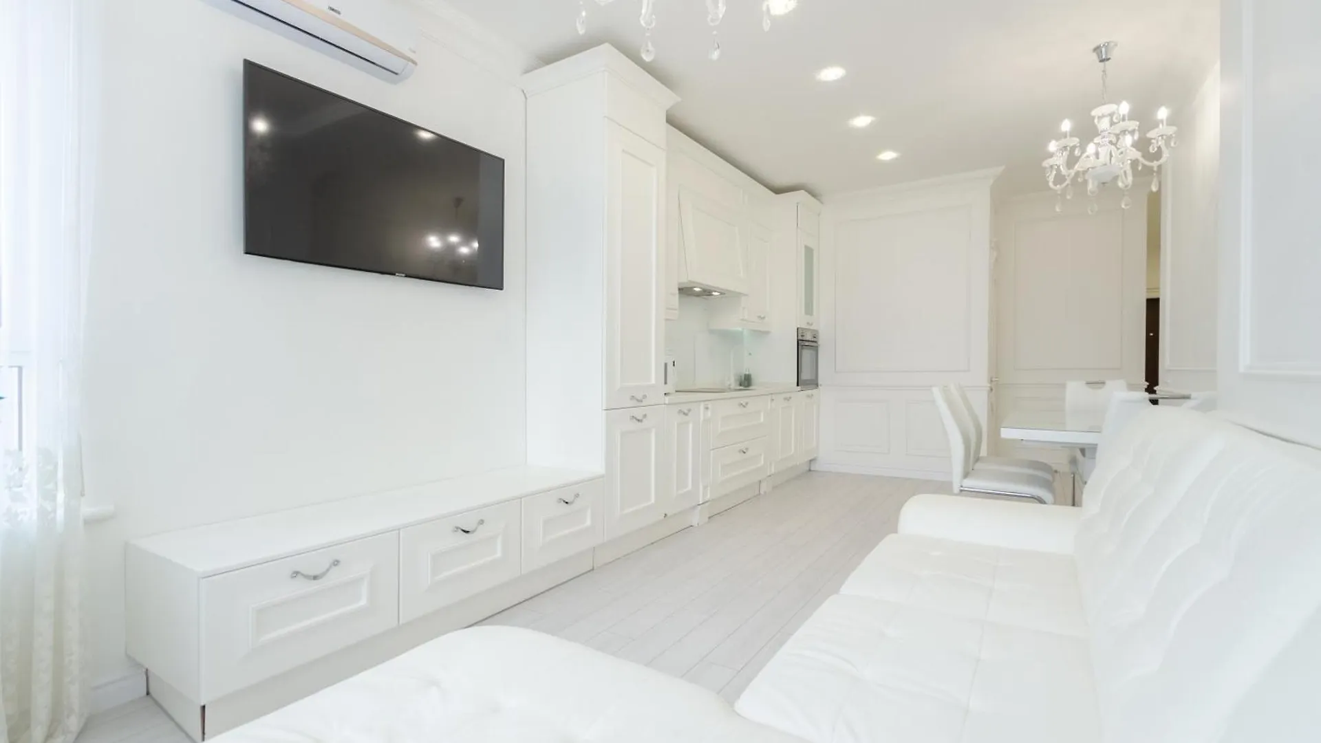 Petrovdom Apartments 10-353 In Rc Central Park, 7 John Mccain Street 基輔 乌克兰