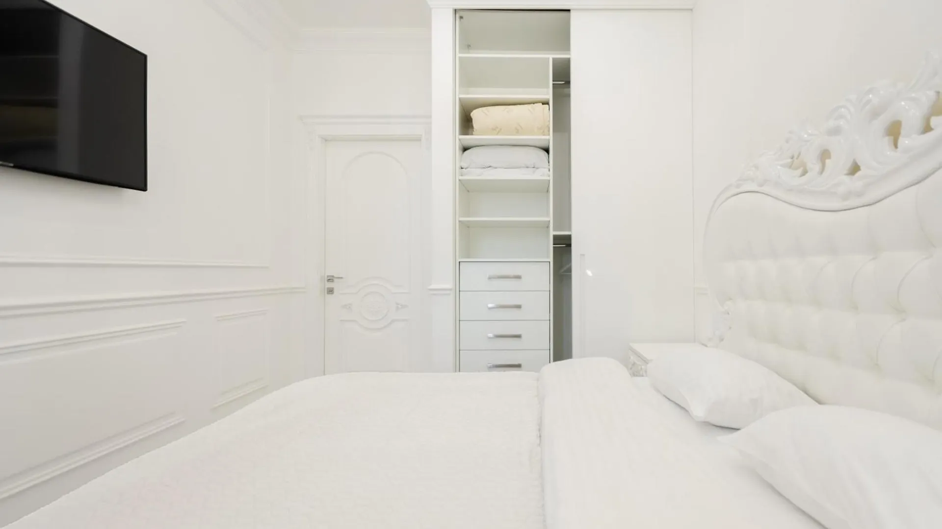 Petrovdom Apartments 10-353 In Rc Central Park, 7 John Mccain Street Kyjev