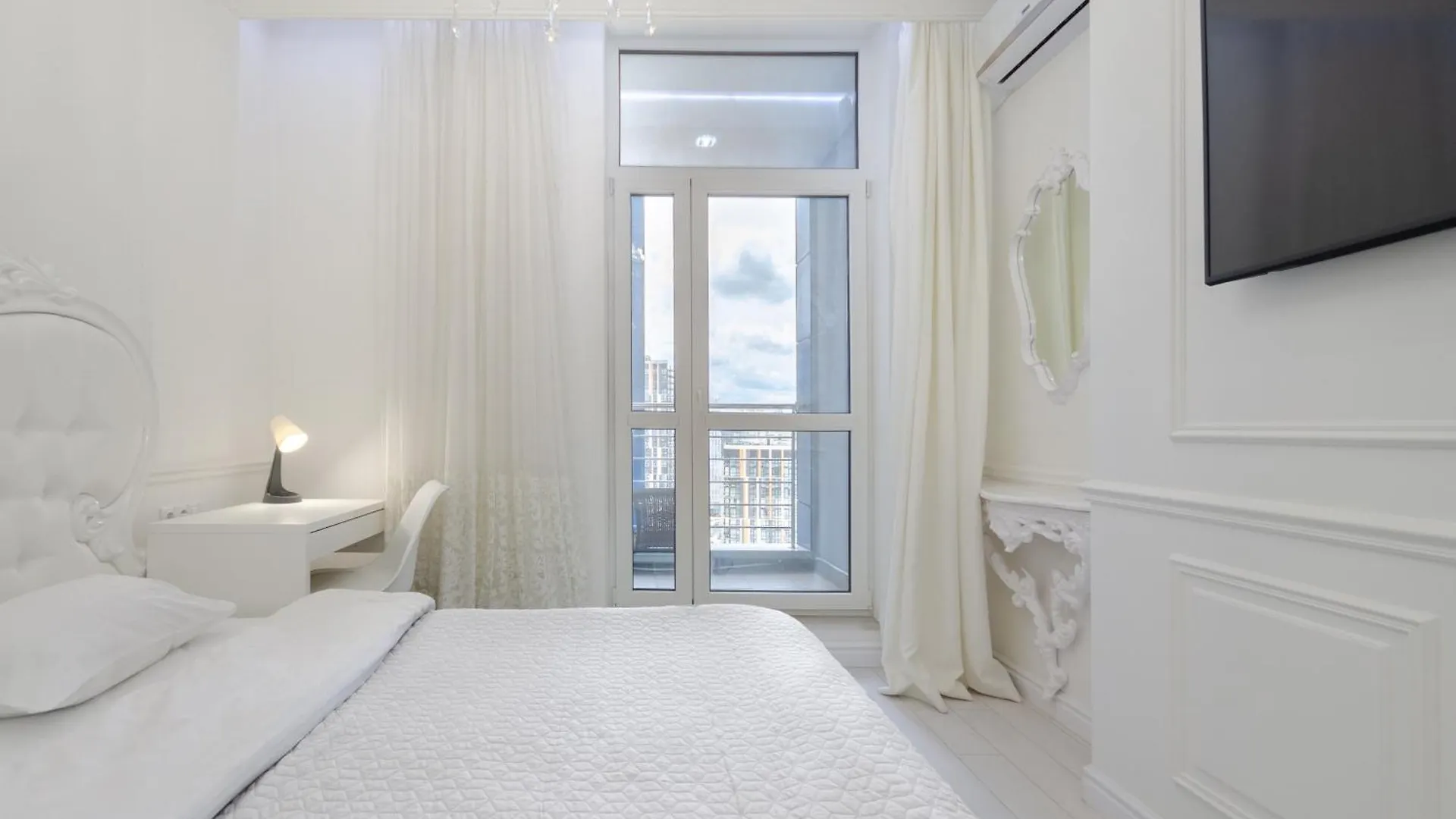 Petrovdom Apartments 10-353 In Rc Central Park, 7 John Mccain Street Kyjev